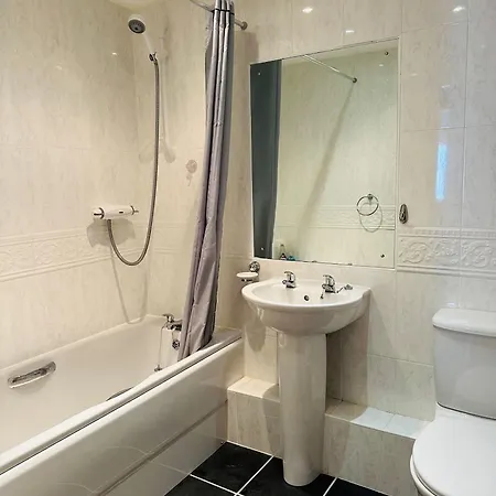 Martin's Court Hub *